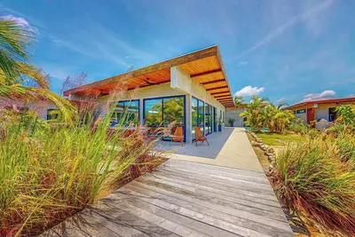 Image de Luxury water view villa with splash pool, high speed WiFi & dog-friendly vibes
