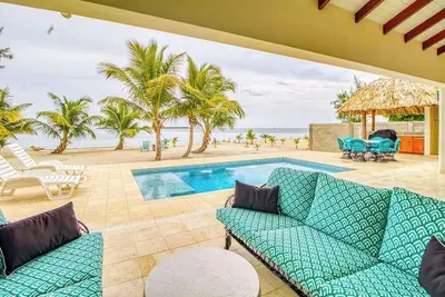 Image de Oceanfront oasis on the beach with private pool, gazebo, grill, patio, and Ac