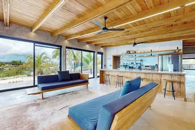 Image de Tranquil canal-view villa with WiFi, dog-friendly space & open layout