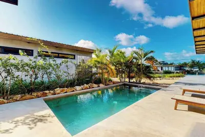 Image de Elegant waterfront villa with private pool, terrace and beach club access