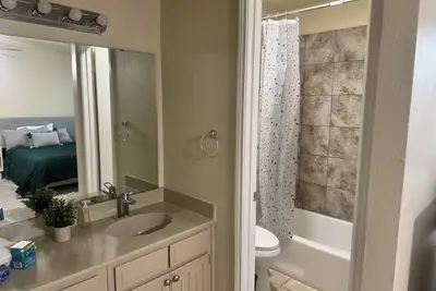 Image de Spacious & Comfortable three-bedroom home near Arlington Attractions