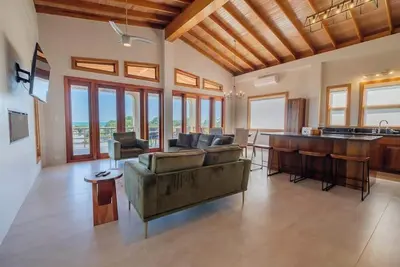 Image de Spacious beachfront retreat with a soaking tub - pool, canoes, dock, & grill