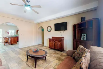 Image de Spacious Island Getaway Near the Beach W/ Free WiFi, Ocean Views & Full Kitchen