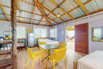 Image de Oceanfront Cabin on Private Island with beach access & kitchen