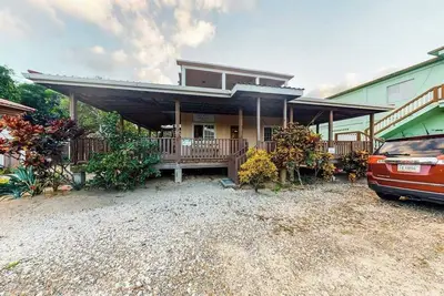 Image de Two studios w ocean views, deck, partial Ac & free WiFi - close to the beach