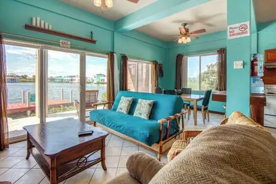Image de Fantastic lagoon-front condo W free WiFi, full kitchen, dock, & great location