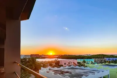 Image de Lagoon-front suite with a balcony, breathtaking views, Ac & a pool