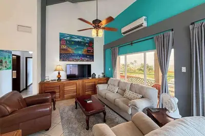 Image de Ocean-view home with balcony, swimming pool & central Ac