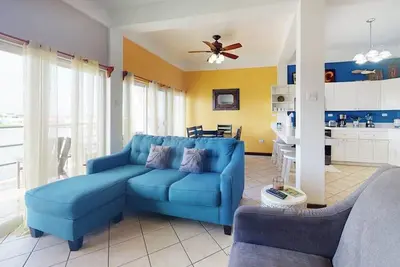 Image de Fabulous condo w lagoon view, WiFi, central Ac, shared pool & central location