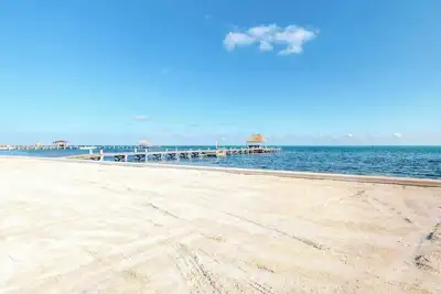 Image de Family-friendly beachfront condo w shared pool & dock, sea view, WiFi & partial Ac
