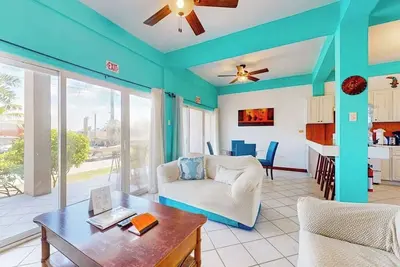 Image de Lagoon front apartment w shared pool - two minutes from the beach