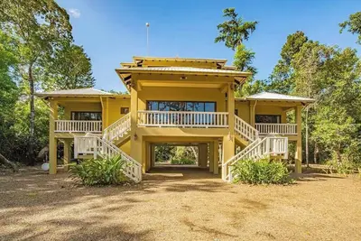 Image de Tropical getaway with modern amenities, wildlife viewing and beach club