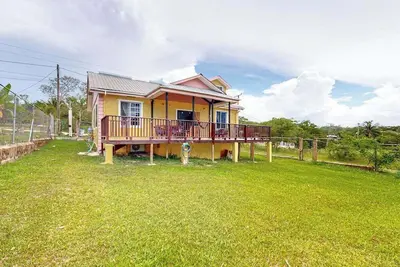 Image de Serene villa with a large deck, gorgeous view, full kitchen, & washer dryer