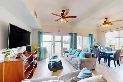 Image de Caribbean condo with ocean view, on-site pool, & private balcony