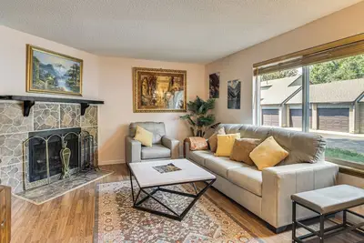 Image de 3 Mi to Old Town Arvada! Family Townhome w/ Patio