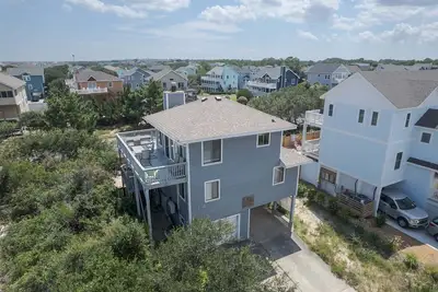 Image de 1725 - Sunshine and Whiskey 4br oceanside retreat with private pool, hot tub, and deck access.