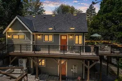 Image de San Moritz Lake House | Walk to Lake Gregory | 3br
