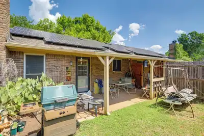 Image de Walk to At&T Stadium: 2-Unit Arlington Duplex!