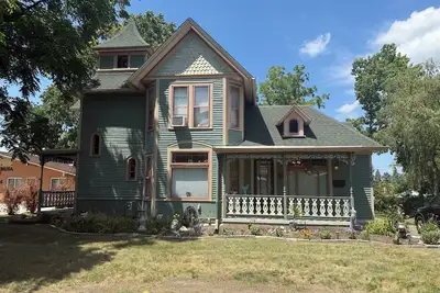 Image de Cozy 4-bedroom Victorian cottage in peaceful Belleville with Ac