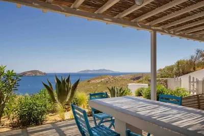 Image de Appartement « Blue House Agios Sostis » avec vue sur mer, terrasse privée et climatisation