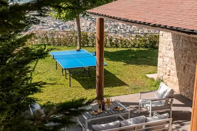 Image de Stone 1 - Faqra - 2 bedroom apartment cliffside with large grass patio