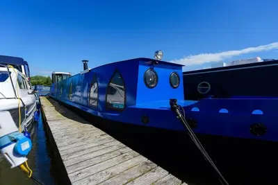 Image de Floating Retreat: Relax on a Charming Narrowboat