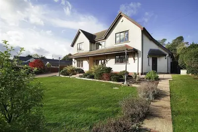 Image de 4 Bed in Langland (oc-hh36)