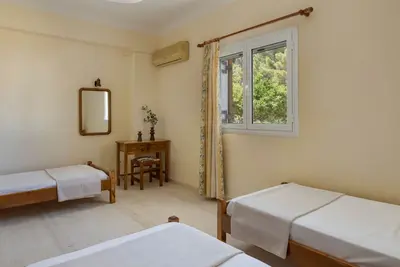 Image de Apartment for 5 Second Building