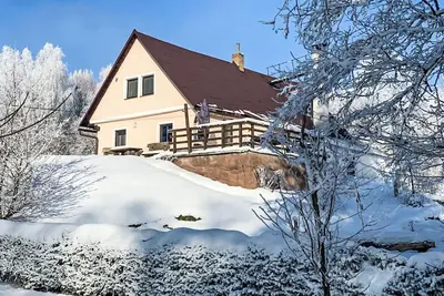 Image de Merveilleuse maison de vacances privée pour 11 personnes avec Wifi, patio et animaux admis