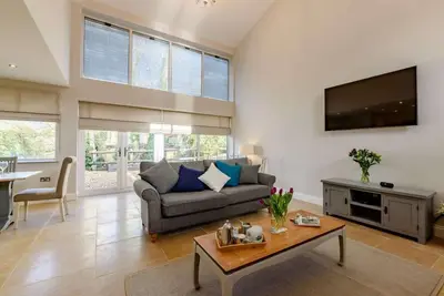 Image de 3 Bed in Shaw (oc-80598)