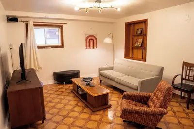 Image de Spacious 3 Bed/2 Bath Near Transit - Toronto's Coolest Neighbourhood!
