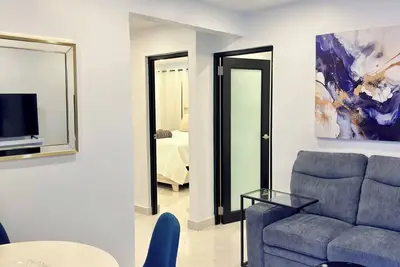 Image de Modern Centric w/Colonial Twist 2br King Size-Free Parking/Ac/Wifi+/HotWater