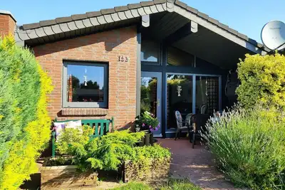 Image de Cozy studio vacation home in the Fedderwardersiel vacation park. Dogs allowed.