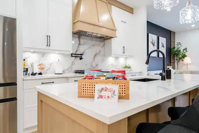 Image de Stampede Last Minute Deal 3br Home Downtown Patio & Ac