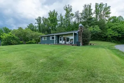 Image de Tranquil 2-bedroom cottage with Ac in charming Mount Airy at Serre Vineyards