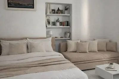 Image de Bright Authentic Cycladic Home, Walk to Ermoupoli Center