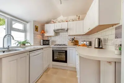 Image de 3 Bed in Tenby (oc-fb189)