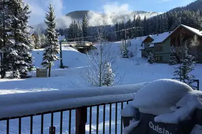 Image de True Ski in/Ski out Townhouse in Panorama