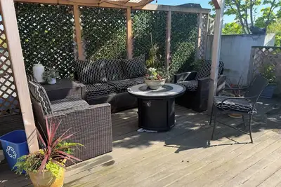 Image de Beautiful Condo in heart of Ballard! Enjoy shopping & restaurants steps away! !