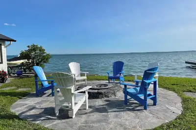 Paul’s Waterfront Haven Main Cottage