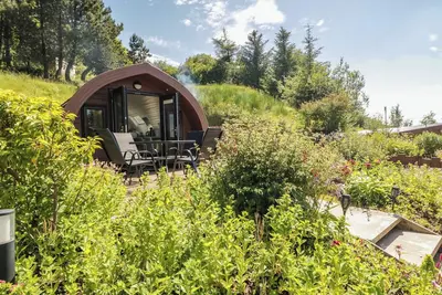 Image de Gortin Glen Glamping Pod 3, romantic, with hot tub in Omagh