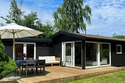 Image de Maison de vacances traditionnelle nichée au cœur d'un magnifique cadre naturel