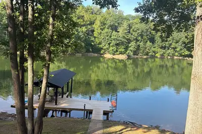 Image de Lake front Pleasure Point Retreat with private dock!