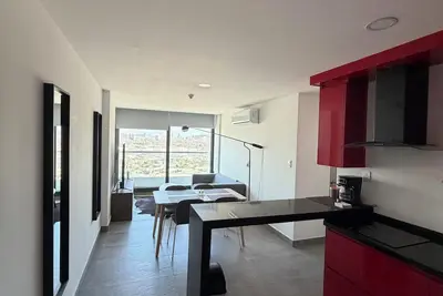 Image de Apartment with a view of the city! Subway station on one side🚇
