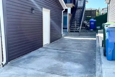 Image de Walk-Out Suite | Private Patio | Bbq | Near Hwy