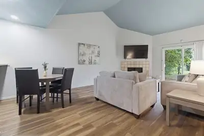 Image de Blue Ember Retreat | 3br, 2ba & Local Coffee