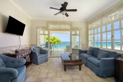 Image de Beachside 2br Condo with Private Beach Access to Alicia Beach