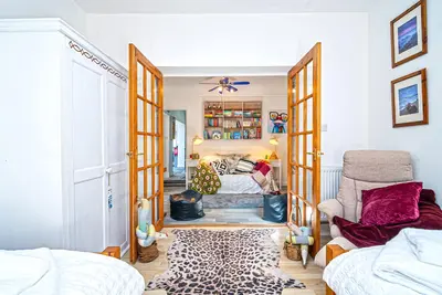 Image de Hazeldene -  a cottage that sleeps 8 guests  in 3 bedrooms