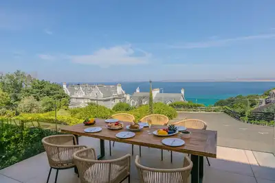 Image de Blue Albany, St Ives- Sleeps 8 – Sea Views – Large Terrace – Walking Distance to St Ives