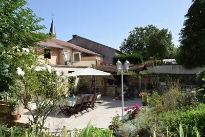 Image de Gîte « Des 3 Suissesses » avec terrasse privée, piscine et Wi-Fi, borne rechargeable